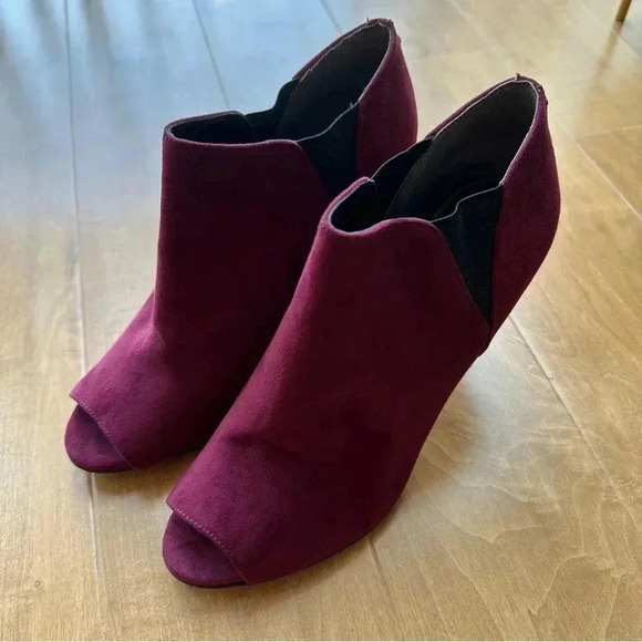 Unisa Faux Suede Un Saffyre Peep Toe Heeled Booties, Red Wine/Berry, Size 8M - Picture 5 of 11